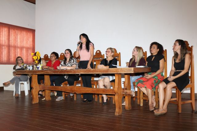 Estiveram presentes na cerimnia abertura as representantes de diversos setores da cidade, incluindo a vice-prefeita de Cceres, Eliene Liberato Dias