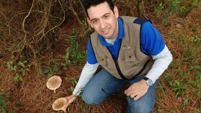 O professor Hilton Marcelo de Lima Souza, do curso de Cincias Biolgicas em Tangar da Serra, foi selecionado para participar de curso sobre macrofungos em Caxias do Sul