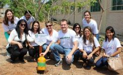 Durante o lanamento, os alunos, professores e tcnicos escreveram seus objetivos para o primeiro ano de projeto e os colocaram em uma cpsula do tempo