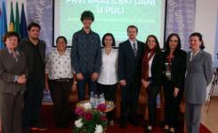 A ordem de apresentao na foto (da esquerda para direita) : Nela Nacinovic, Ricardo Marques Macedo, Sulemi Fabiano Campos, Milan Puh, Lisiane Fachinetto, Valdir Barzotto, Denise Gabriel Witzel e Liana Dikovic.