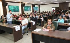 Presidente da Comisso eleitoral, prof. Anderson falando aos conselheiros 