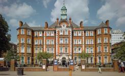 O professor Carlos Alex Sander Gulo apresentou artigo cientfico em evento no Imperial College, em Londres, Inglaterra, no Reino Unido