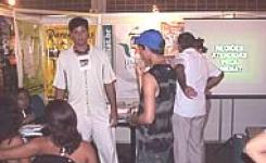 Visitantes no estande da Unemat na XI Festa Internacional do Pantanal