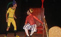 A pe�a � uma adapta��o da obra  A Lei e o Rei de Tereza Frota