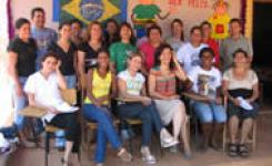 Equipe da Unemat com professores da Escola Sapiqu