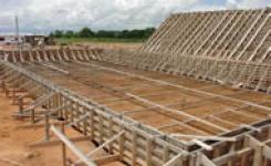 Obras do complexo esportivo na rea do campus universitrio