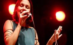 Nayara Franccine  conquistou o segundo maior pr�mio do concurso com a can��o Canto do Sert�o