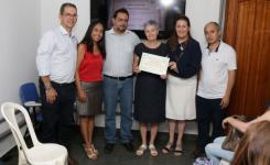 A professora Maria Sueli Vieira Mattiello foi homenageada pela gesto atual e pela vindoura
