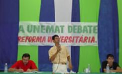 Reitor durante debate sobre reforma universitria